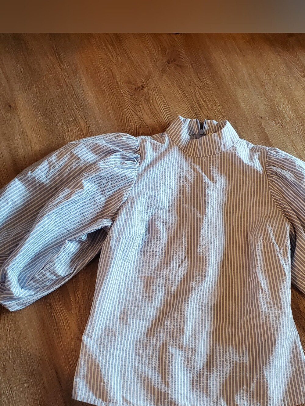 Levis Top - Picture 2 of 7